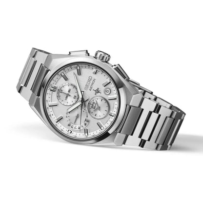 Men’s stainless steel chronograph watch with silver dial, date display, and dual subdials