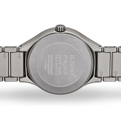 Roestvrijstalen achterkant van een Rado True Swiss Made keramisch horloge met metalen armband